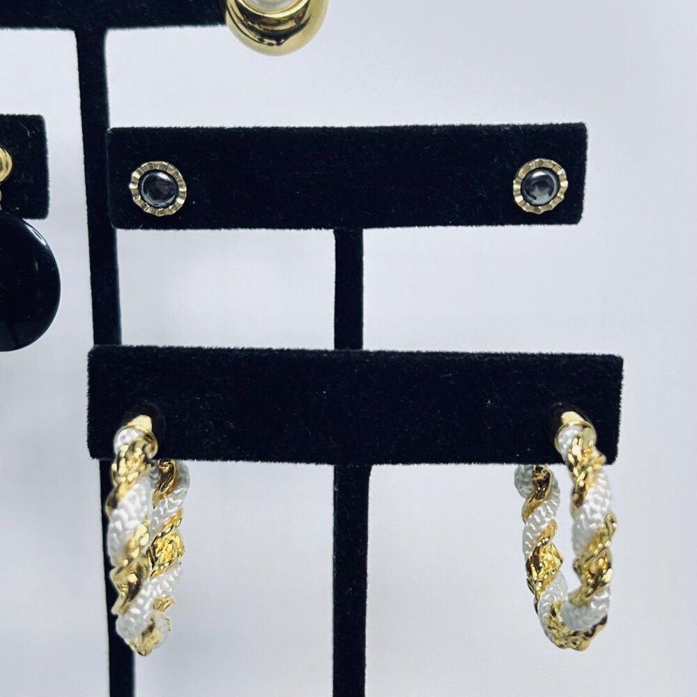 Vintage Lot of 5 Gold Tone Pierced Earrings (5622) - Picture 4 of 6